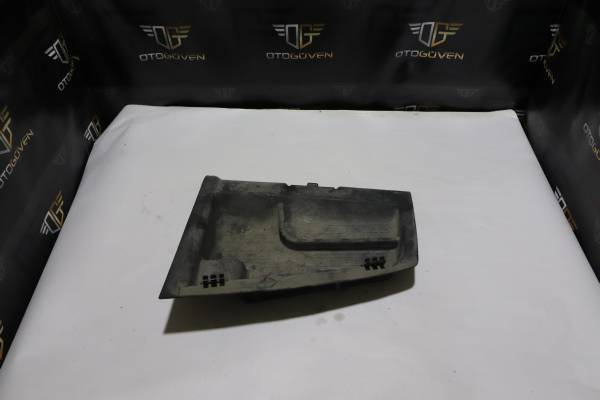 FORD TRANSİT 120 - 120 V ÇIKMA PARÇA TRANSİT V347 GÖĞÜS PLASTİĞİ ÜSTÜ